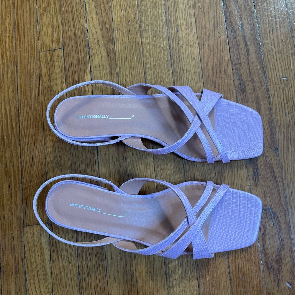 Intentionally Blank Block Heel Sandals - Picture 3 of 5